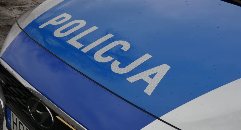19-letni kierowca fiata stracił panowanie, zderzył się z mercedesem. Obrażeń doznała 46-letnia kobieta