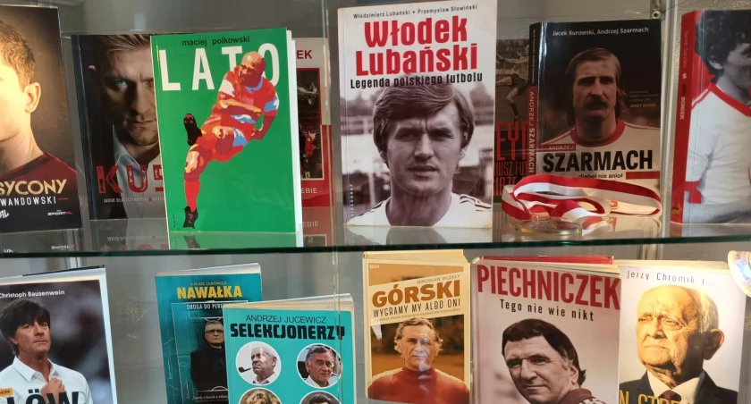 W Miejskiej Bibliotece Publicznej w Radomsku wystawa książek dla fanów sportu i jego historii