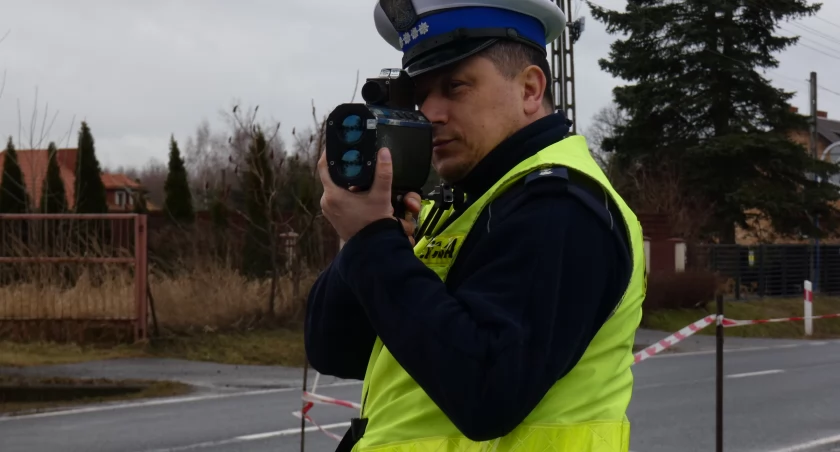 55-letni radomszczanin pędził 111 km/h w zabudowanym. Wpadł w Bloku Dobryszyce. Za kółko wsiądzie za trzy miesiące