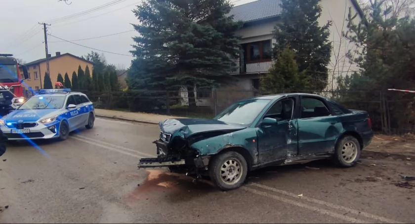 35-latka za kierownicą audi. Straciła panowanie, wjechała w ogrodzenie. Odwieziono ją do szpitala