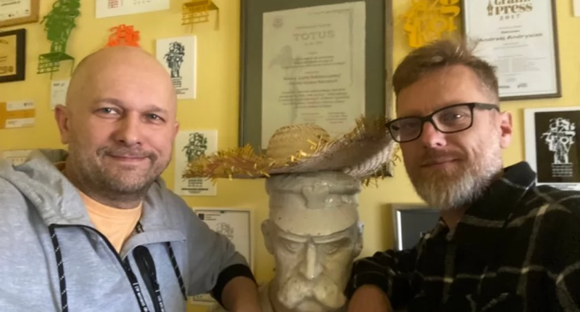 Kampanijne zagadki: zamiast jasno i wprost - na okrągło. Nowa metoda? [słuchaj podcastu Redakcyjne Kolegium Wyborcze]