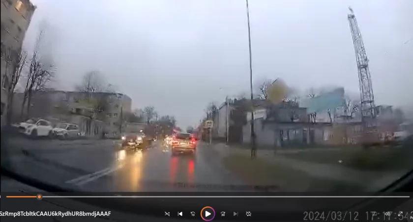 [FILM] Dzisiaj kamery są wszędzie. - Daję ci 24 godziny. Potem nagranie trafi na policję. I na YouTube