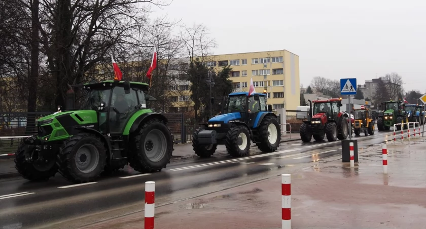 W środę 20 marca rolnicy zablokują ronda w Radomsku i w Przedborzu. Policja prosi o wcześniejsze zaplanowanie podróży