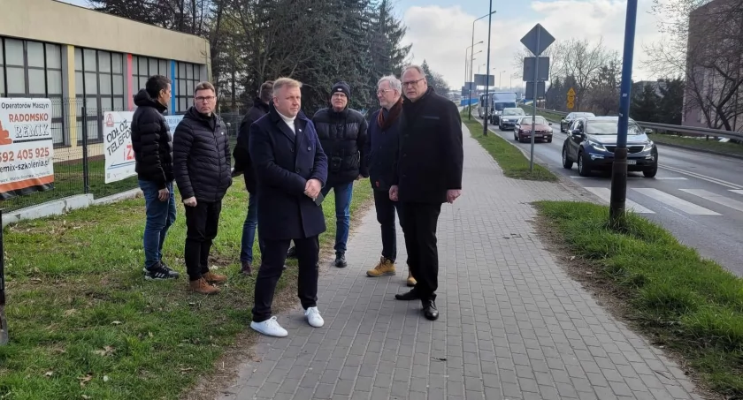 Skrzyżowanie Brzeźnickiej z Batorego. GDDKiA widzi tu światła. Ale nie wcześniej niż w przyszłym roku. O rondzie nie ma mowy
