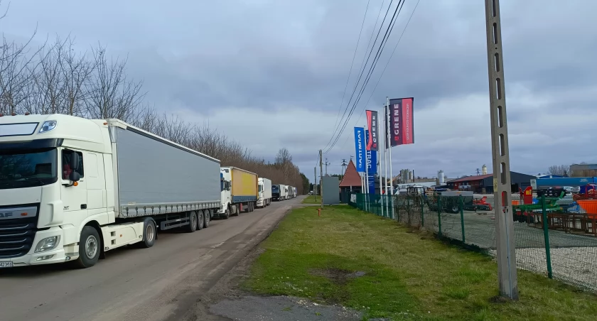 Przemysłowa TIR-ami stoi. „Kilkadziesiąt samochodów czeka w kolejce do spedytora. Co z mieszkańcami?