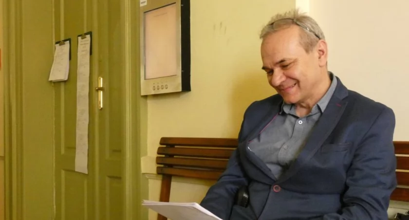 Miłosz Naczyński przez tę sprawę stracił fotel burmistrza Przedborza. Teraz będzie musiał zapłacić po 10 tys. zł kobietom, które otrzymywały SMS-y z groźbami