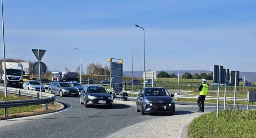 Rolnicy zakończyli protest, opuścili już ronda. Wszystkie drogi w Radomsku i Przedborzu są już przejezdne