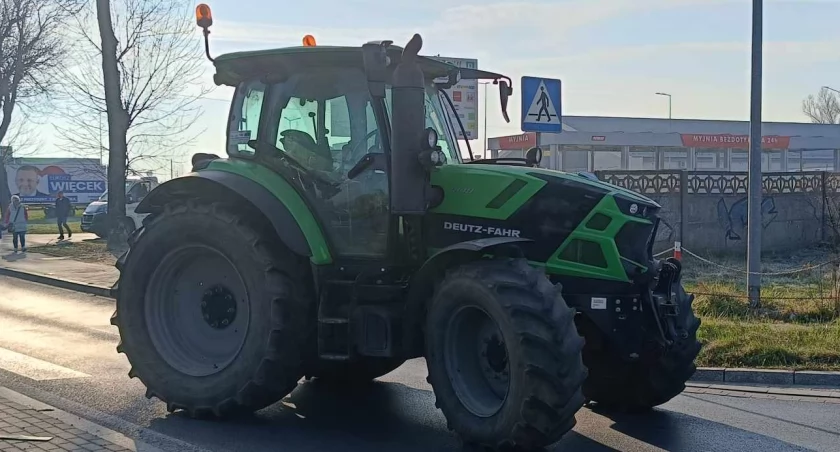 Autostrada A1 zablokowana w okolicach Kamieńska. Kolejny dzień protestów rolników