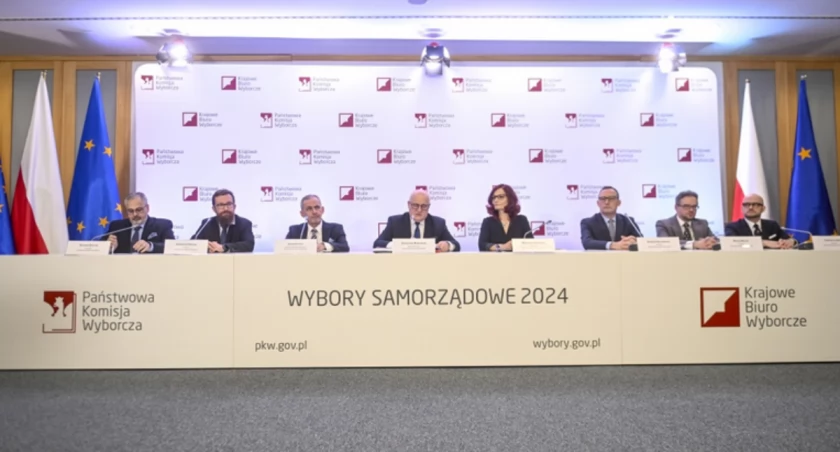Billboard wyborczy na terenie szkoły i kandydat agitujący na rzecz innego kandydata. Dwa przypadki naruszenia kodeksu wyborczego