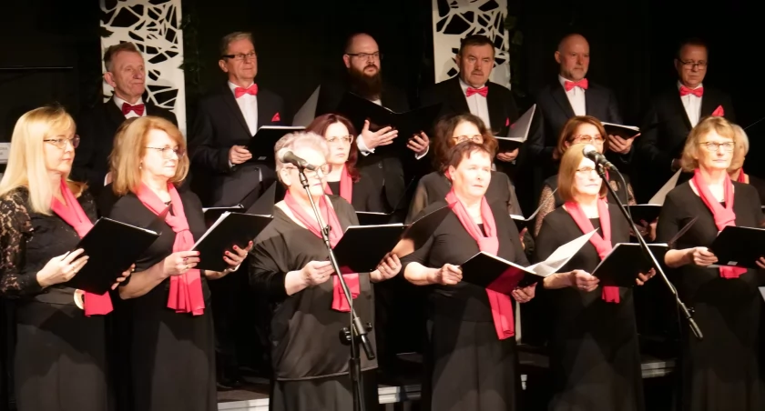 Stowarzyszenie Muzyki Chóralnej „Cantabile” zaprosiło na wieczór pieśni pasyjnych do MDK