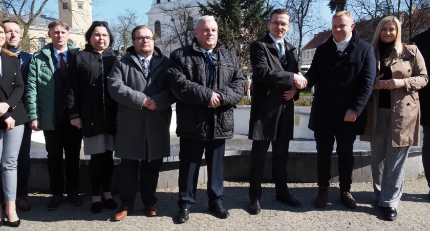 [FILM] Majewski: Opieka funkcjonuje, ale tylko na rynku prywatnym. Więcek: Mamy rekordowo niską liczbę urodzeń