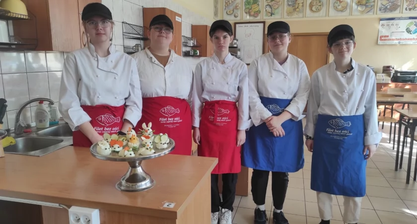 Uczniowie z Drzewniaka rozwijają kulinarne zdolności. Przygotowywali pyszne przekąski