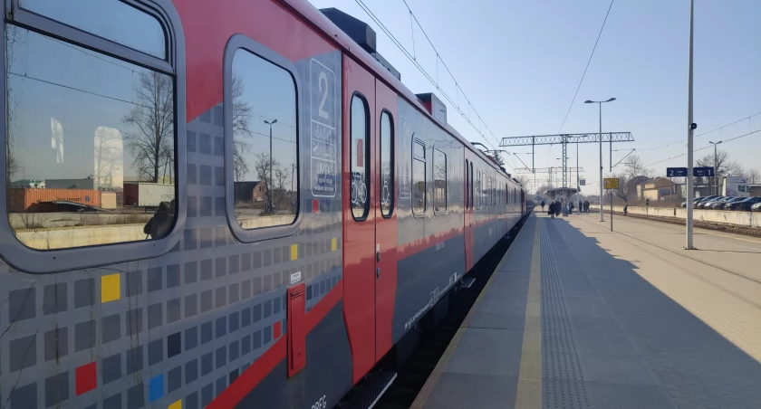 Bilet „zero złotych” dla uczniów i studentów. Autobusem i pociągiem z Radomska do Łodzi i z powrotem