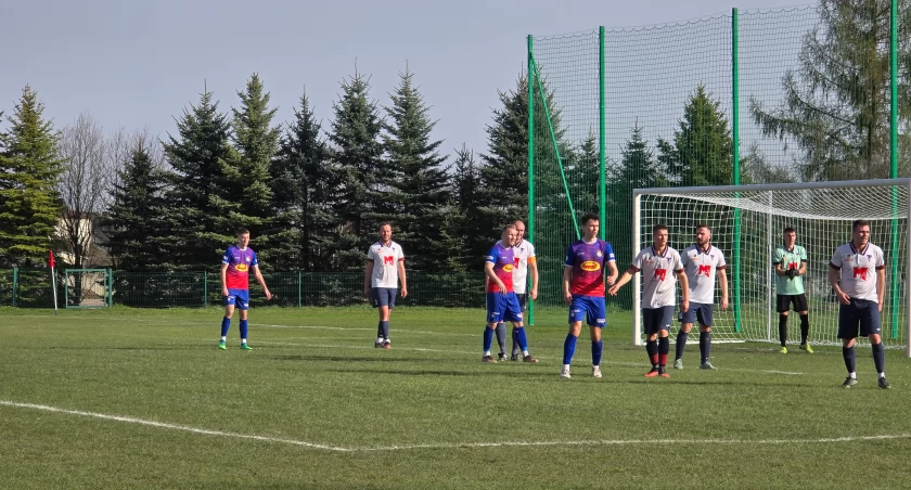 Marek Jończyk: - Szkoda tej czerwonej kartki. Derby powiatu w Przedborzu na remis