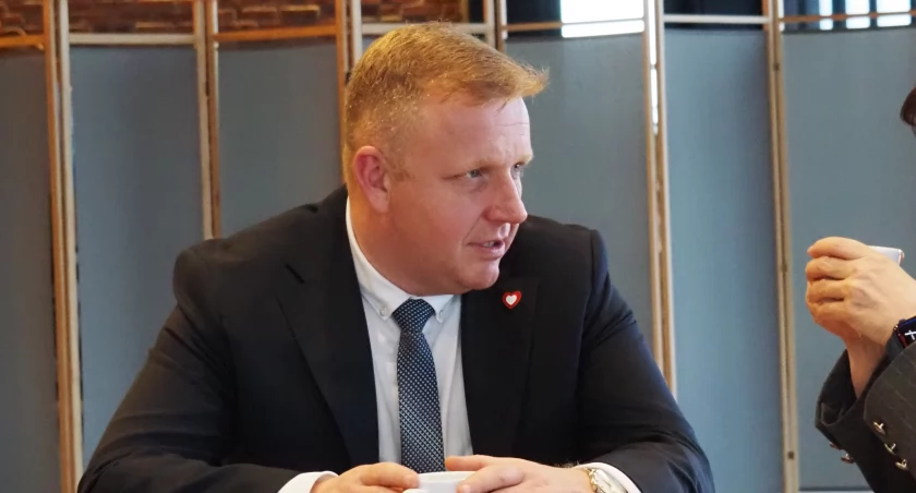 Rozmowy z kandydatami. Łukasz Więcek: Zrobię swój sztandar z przejrzystości i transparentności
