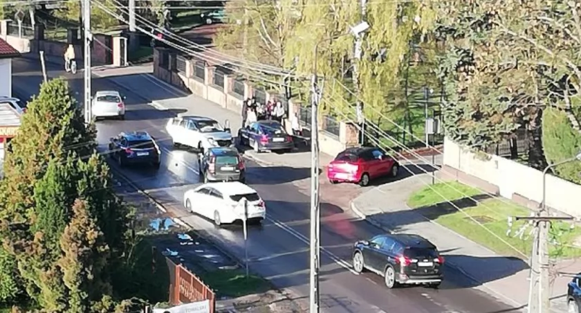 32-latek kierujący skodą za bardzo się rozpędził. Doszło do zderzenia. Do szpitala odwieziono 9-letnią dziewczynkę