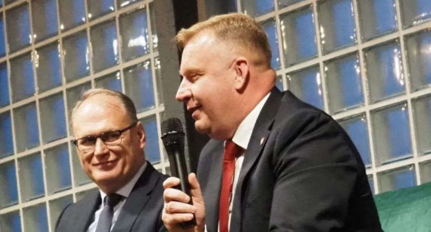 Nieoficjalne wyniki wyborów na prezydenta. Więcek wygrywa z Ferencem, będzie druga tura