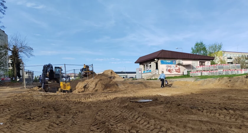 Właściciel sklepu przy Łokietka: Nikt ze mną nie rozmawiał, a kilka dni temu mój sklep zupełnie odcięty. Nikogo nie obchodzi, że codzienne ponoszę stratę