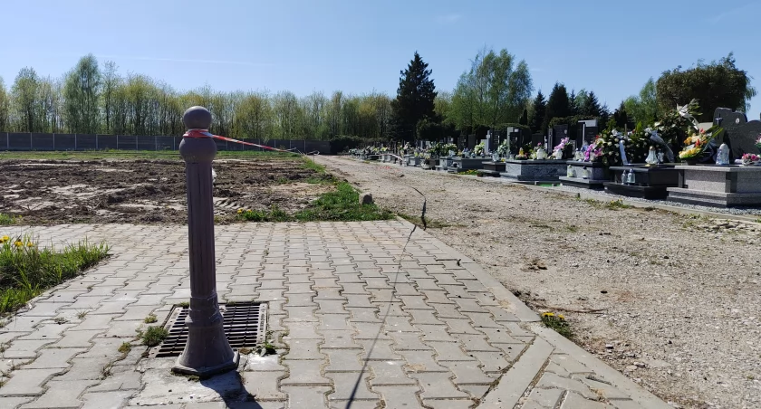 Nowy Cmentarz: nowe miejsca na pochówki są, ale samowolne
