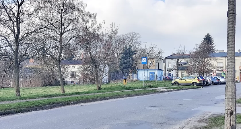 Tereny przy Różanej: Prezydent odpowiada. „Możliwości budowy parkingu w tym obszarze nigdy nie było
