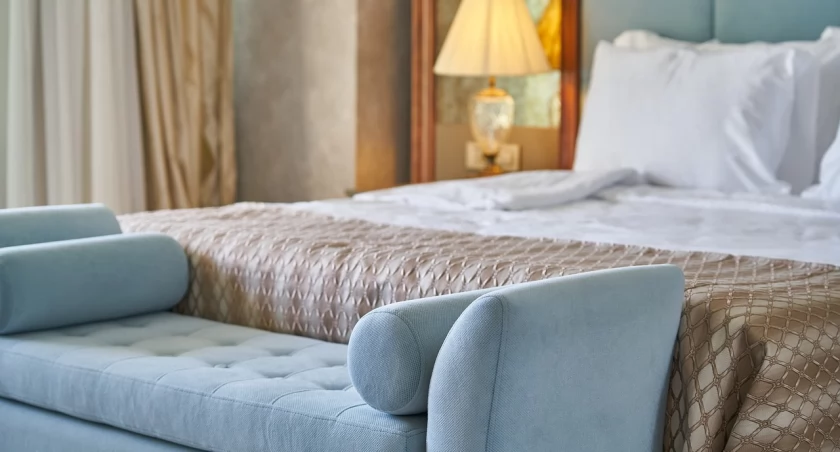 Wyjątkowy wystrój hotelu – jak stworzyć wnętrza, które zapadną w pamięci gości?