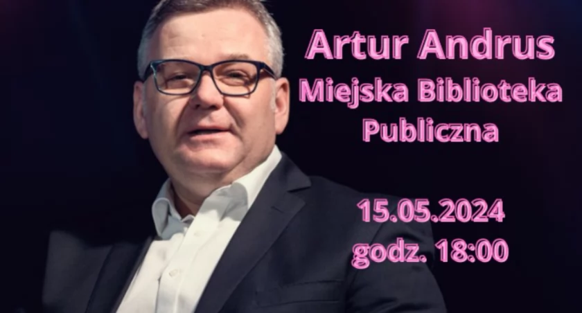 Spotkanie z Arturem Andrusem, znanym dziennikarzem i artystą kabaretowym, w Miejskiej Bibliotece Publicznej