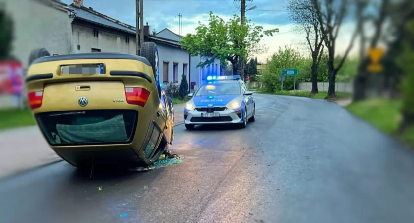 Dachowanie volkswagena na Wilsona. 45-latek jechał zdecydowanie,a szybko 