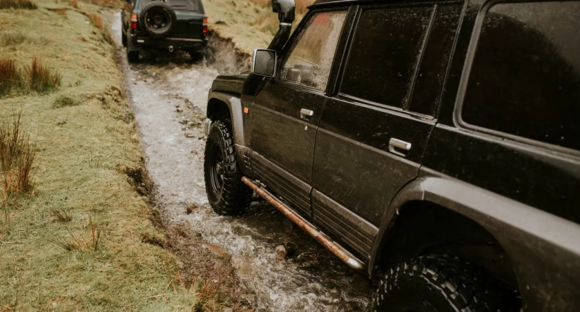 Wyciągarka samochodowa, czyli niezastąpiony element podczas off-roadu