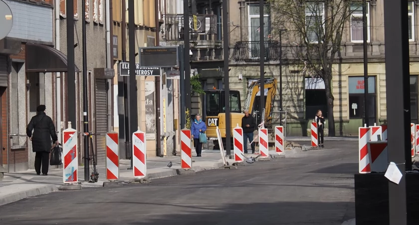 Asfalt na remontowanej części Reymonta już jest. Urząd miast informuje, że dzisiaj po południu przejezdne będą Aleje Jana Pawła II