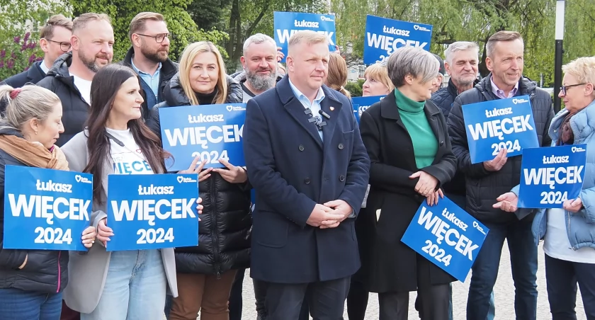 [WIDEO] Łukasz Więcek podsumowuje kampanię i prosi o głosy: Idźcie w niedzielę do wyborów, wybierzcie zmianę