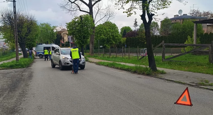 Potrącenie pieszego na ulicy Wyszyńskiego. Pijany 35-latek wszedł pod koła hyundaia 