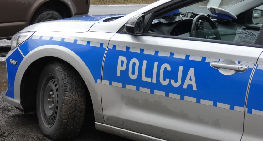 55-latek jechał z prędkością 105 km w zabudowanym. Wpadł w miejscowości Przerąb w gminie Masłowice