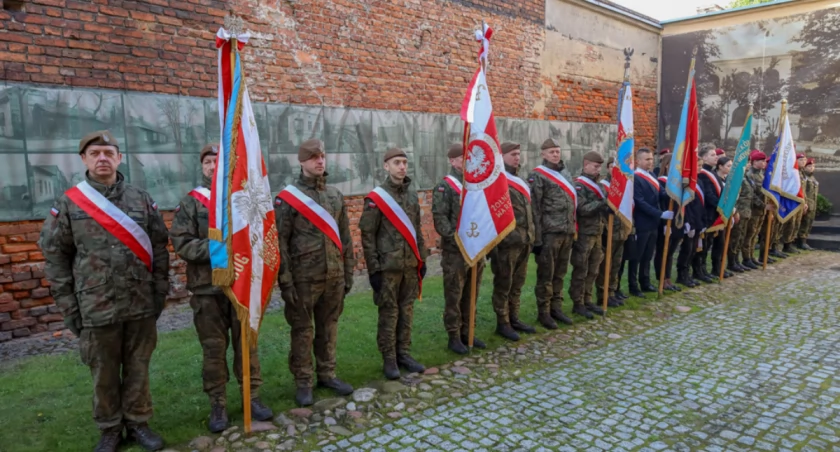 Święto 9 Łódzkiej Brygady Obrony Terytorialnej imienia gen. bryg. Stanisława Sojczyńskiego ps. Warszyc. Był apel, występy w MDK i składanie kwiatów
