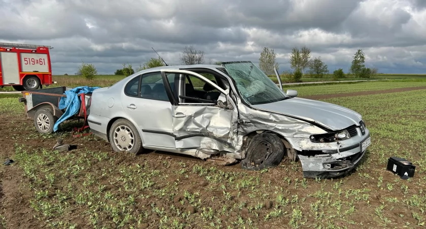 Zderzenie na skrzyżowaniu. 39-latek wymusił pierwszeństwo. Do szpitala odwieziono 42-letnią kobietę
