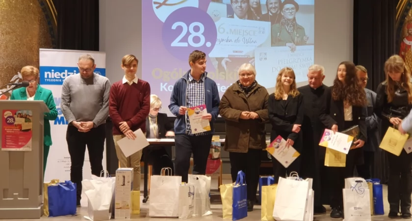  Mateusz Banaszczyk z I LO został finalistą Ogólnopolskiego Konkursu Wiedzy Biblijnej. Konkurs odbył się w Częstochowie