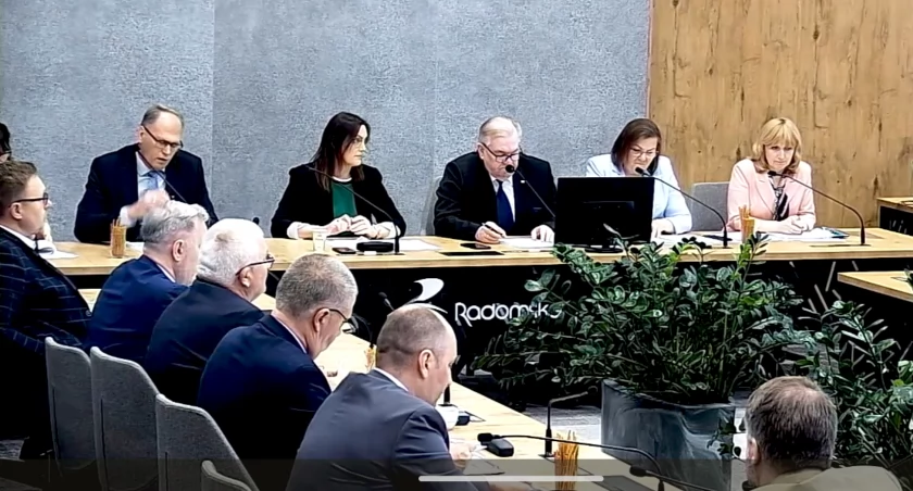 Ostatnia sesja w mieście. Kubak: - Trochę nam siadła atmosfera, wszyscy są jakby smutni. Chciałbym przypomnieć, żebyście oddali pendrivy