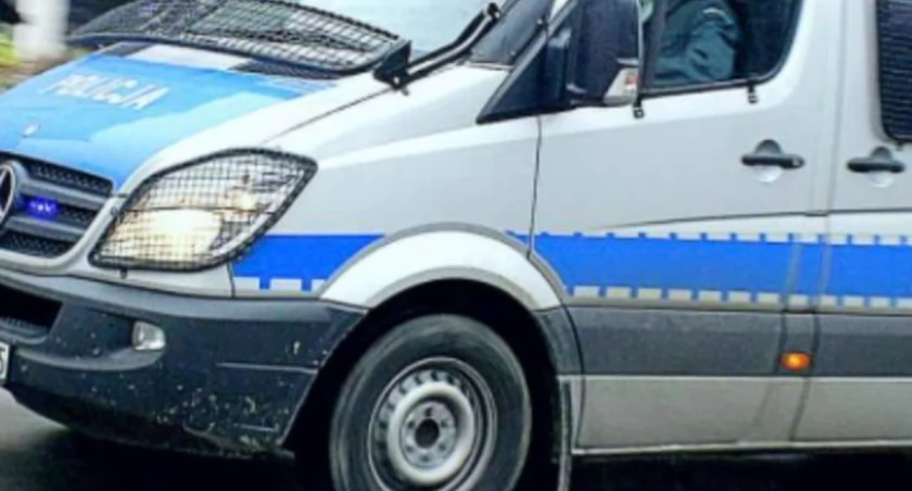 38-latek stanął za barierką mostu na Pilicy w Przedborzu. Wyglądało na to, że zamierza skoczyć 
