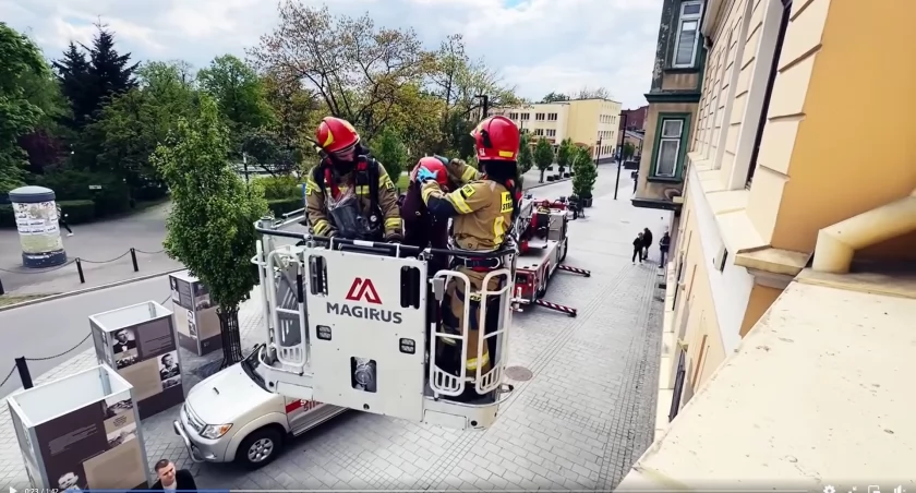 [FILM] Strażacy ćwiczyli na wypadek pożaru w Muzeum Regionalnym im. Stanisława Sankowskiego