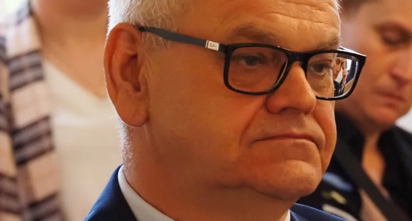 Nocny skok na kasę nowej koalicji: Zamiast oszczędności, etat w zarządzie dla Ślusarczyka