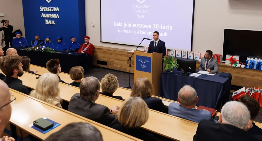 30 lat Społecznej Akademii Nauk!