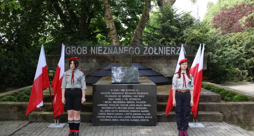 W 79. rocznicę zakończenia II wojny światowej radomszczanie oddali hołd przed Grobem Nieznanego Żołnierza