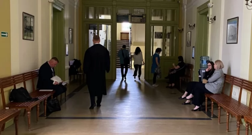 Kabaret w trybie wyborczym: wyroku w sprawie wytoczonej przez Więcka nie ma, system można łatwo obejść