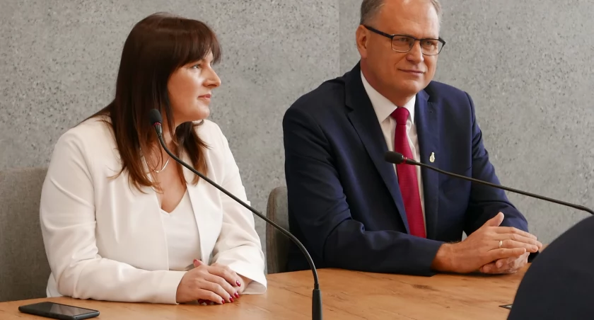 Jak nagradza władza w mieście: Od 20 do 40 procent dodatku do pensji