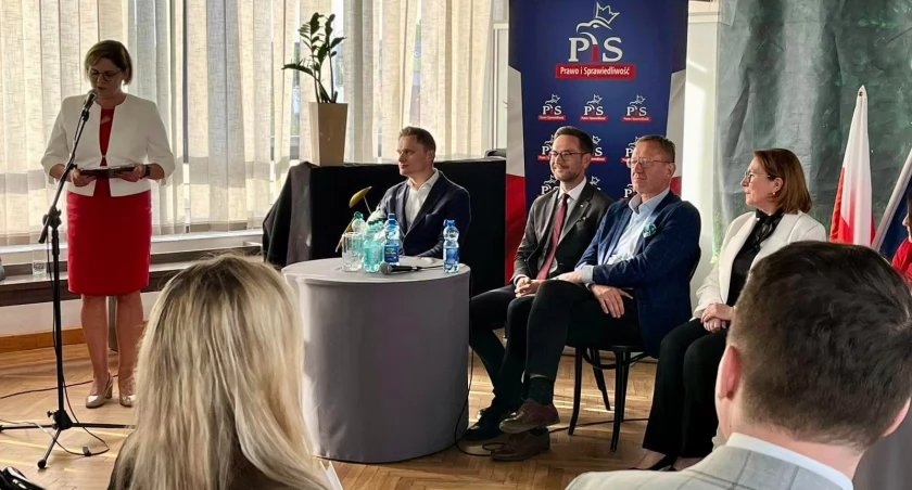 Milczanowska, Waszczykowski, Lichocka, Telus, Buda, Sałek i Wojciechowska van Heukelom w MDK