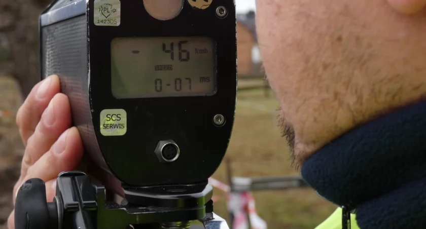Policyjna akcja „Prędkość” 80 mandatów i jedno zatrzymane prawo jazdy, z jazdę powyżej 100 km/h w zabudowanym
