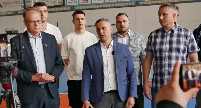 [WIDEO, ZDJĘCIA] Artur Waloszczyk, prezes KS Volley Radomsko: Zebraliśmy się tutaj, żeby uspokoić troszeczkę sytuację