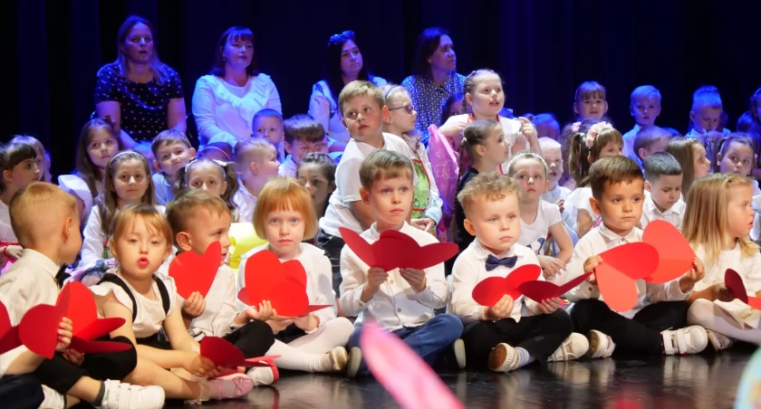 Dzieci z Publicznego Przedszkola Nr 3 wystąpiły dla swoich rodziców z okazji Dnia Matki i Ojca