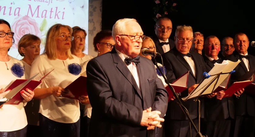 Ona jest jedna. Dwa chóry wystąpiły z okazji Dnia Matki