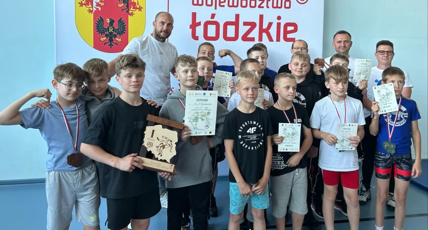 Czterech mistrzów Polski, trzech wicemistrzów oraz dwa brązowe medale. Zawodnicy ZKS-u Radomsko walczyli w Gomulinie
