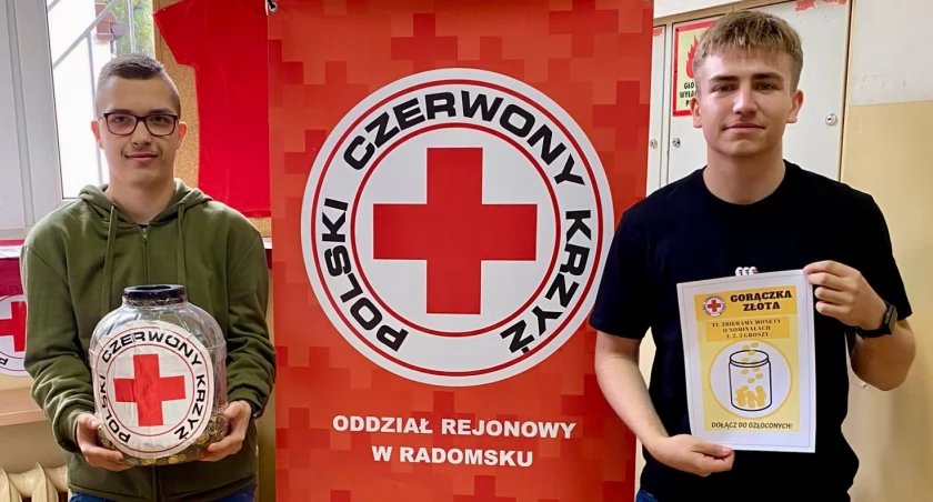  Uczniowie Elektryka biorą udział w akcji „Gorączka Złota PCK”. PCK propaguje idee wolontariatu 